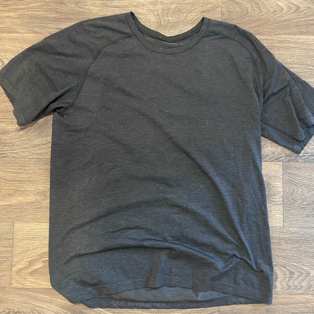 2 lululemon XXL metal vent tech 2.0 short sleeve and long sleeve selling lot - Picture 1 of 6